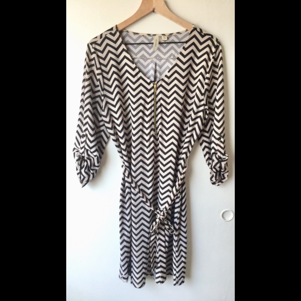Fitted Dress With Chevron Pattern - image 1